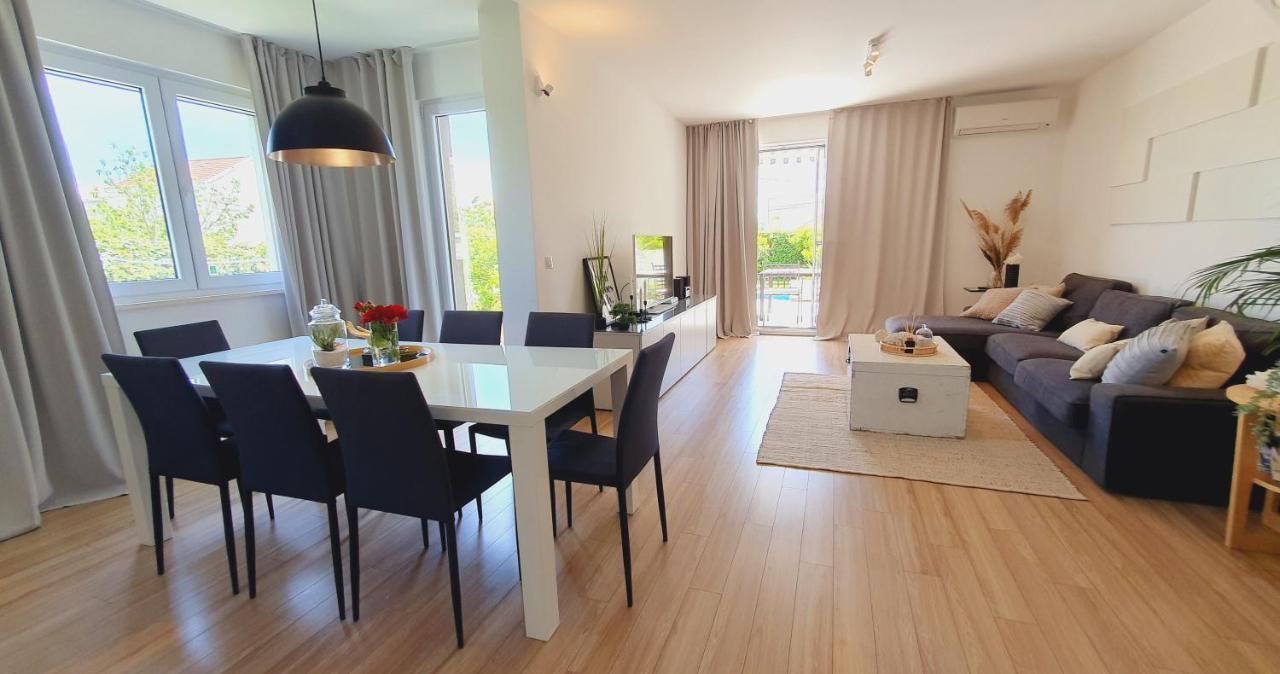 Villa Elysium - Beautiful Family House With Heated Pool Kastela Dış mekan fotoğraf