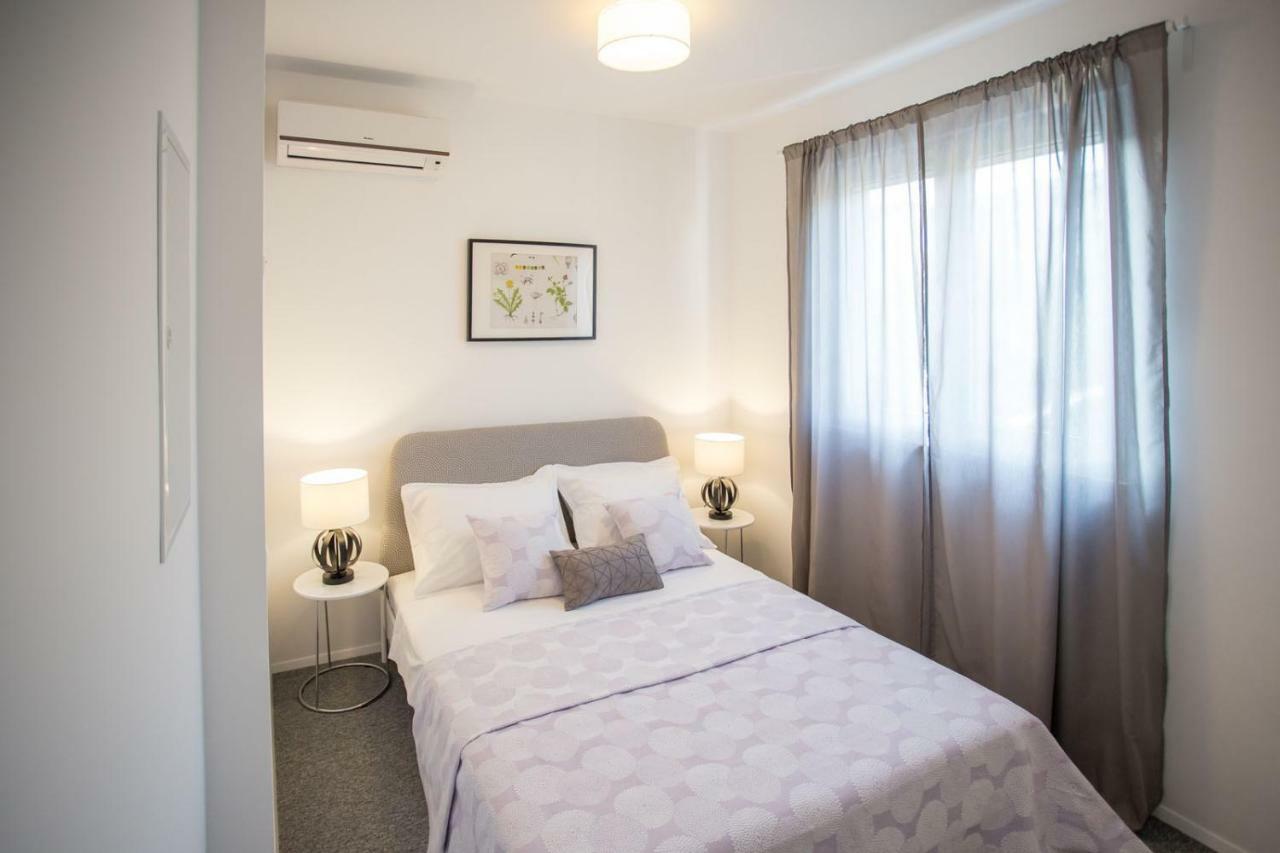 Villa Elysium - Beautiful Family House With Heated Pool Kastela Dış mekan fotoğraf