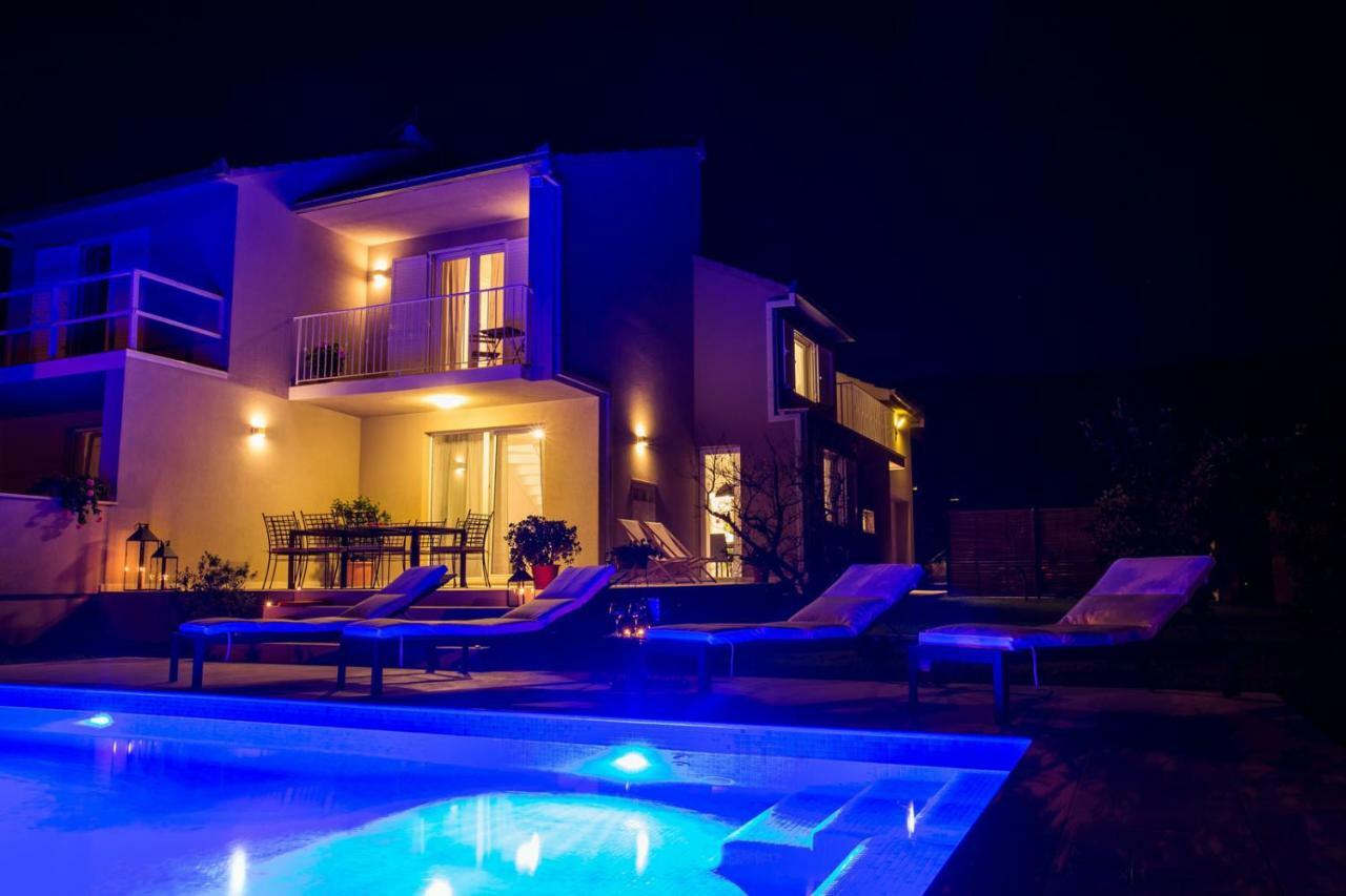 Villa Elysium - Beautiful Family House With Heated Pool Kastela Dış mekan fotoğraf