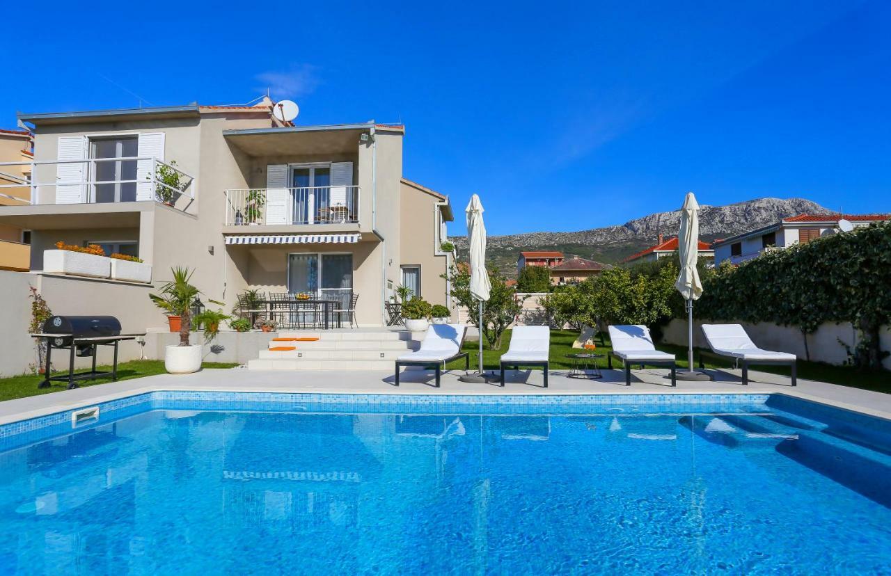 Villa Elysium - Beautiful Family House With Heated Pool Kastela Dış mekan fotoğraf
