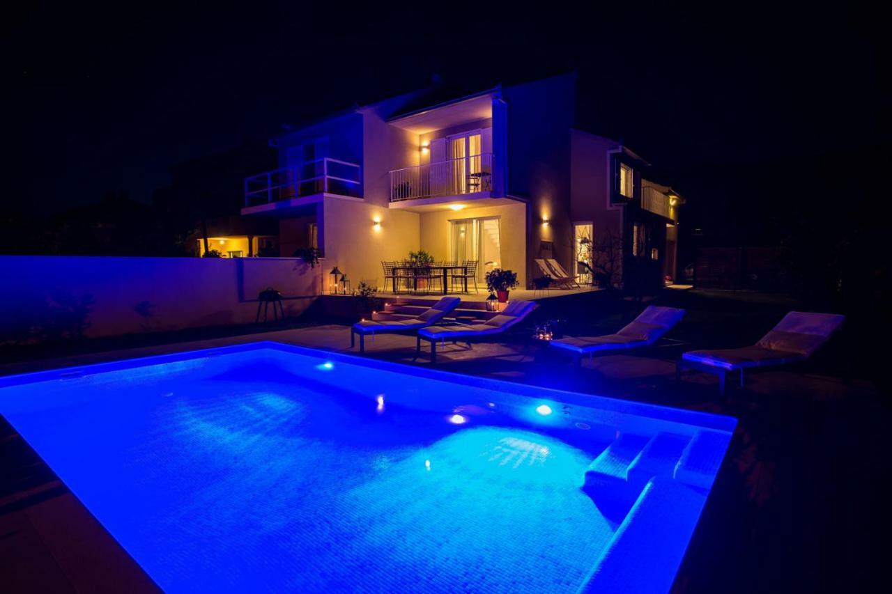 Villa Elysium - Beautiful Family House With Heated Pool Kastela Dış mekan fotoğraf