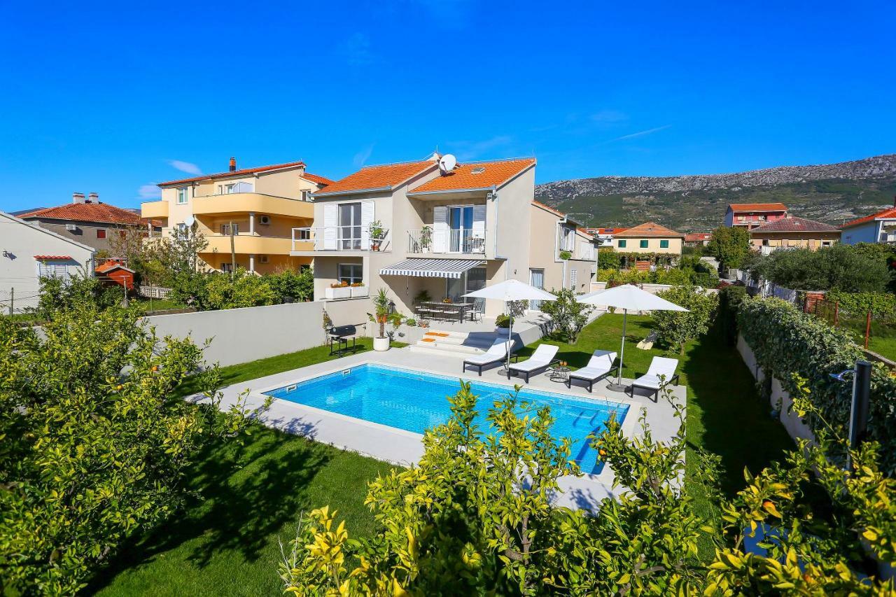Villa Elysium - Beautiful Family House With Heated Pool Kastela Dış mekan fotoğraf