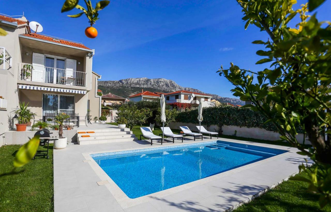 Villa Elysium - Beautiful Family House With Heated Pool Kastela Dış mekan fotoğraf
