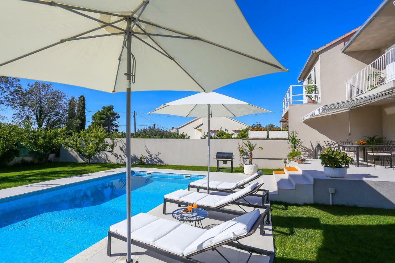 Villa Elysium - Beautiful Family House With Heated Pool Kastela Dış mekan fotoğraf